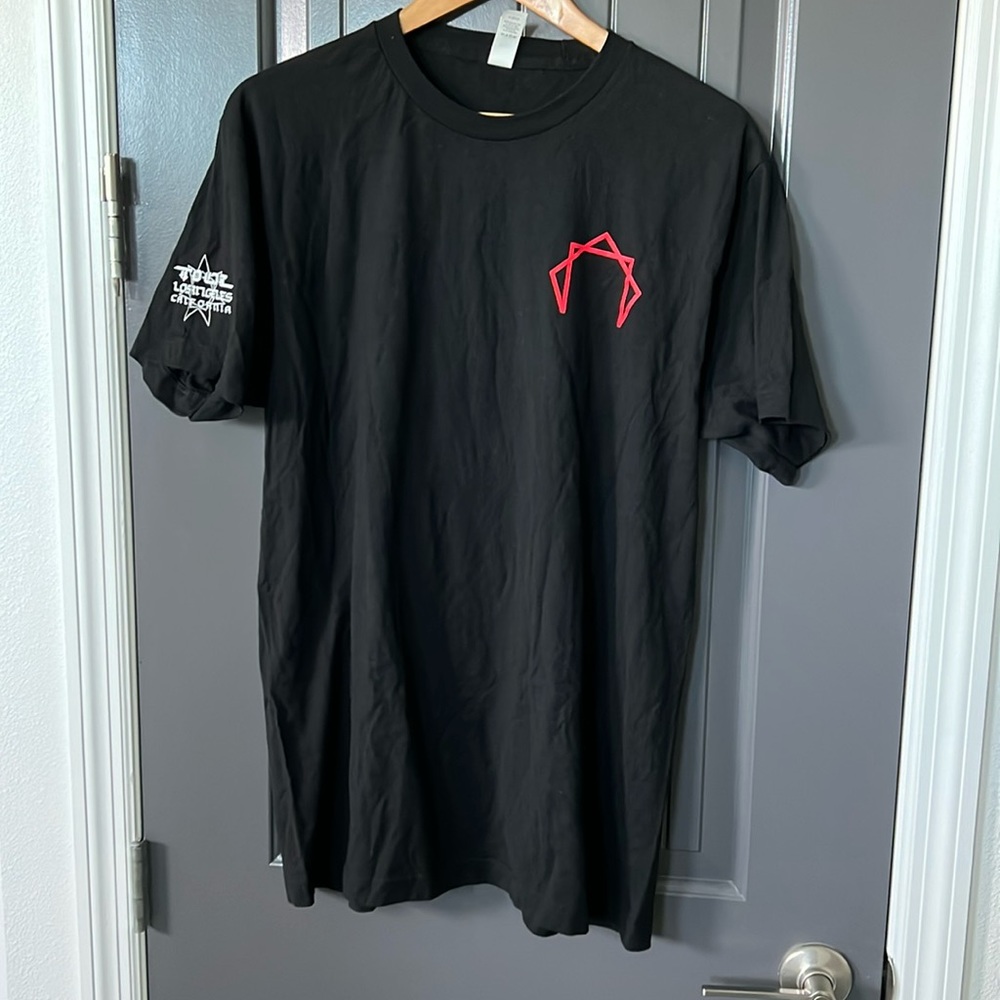 Like new condition Tool army shirt size L